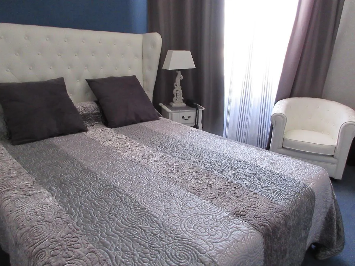 Le Trianon Hotel Etel 2*,