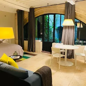 https://studio-de-latelier-dartiste.aixenprovencehotels.org