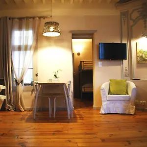 https://lou-magnan.fr-provencehotel.com