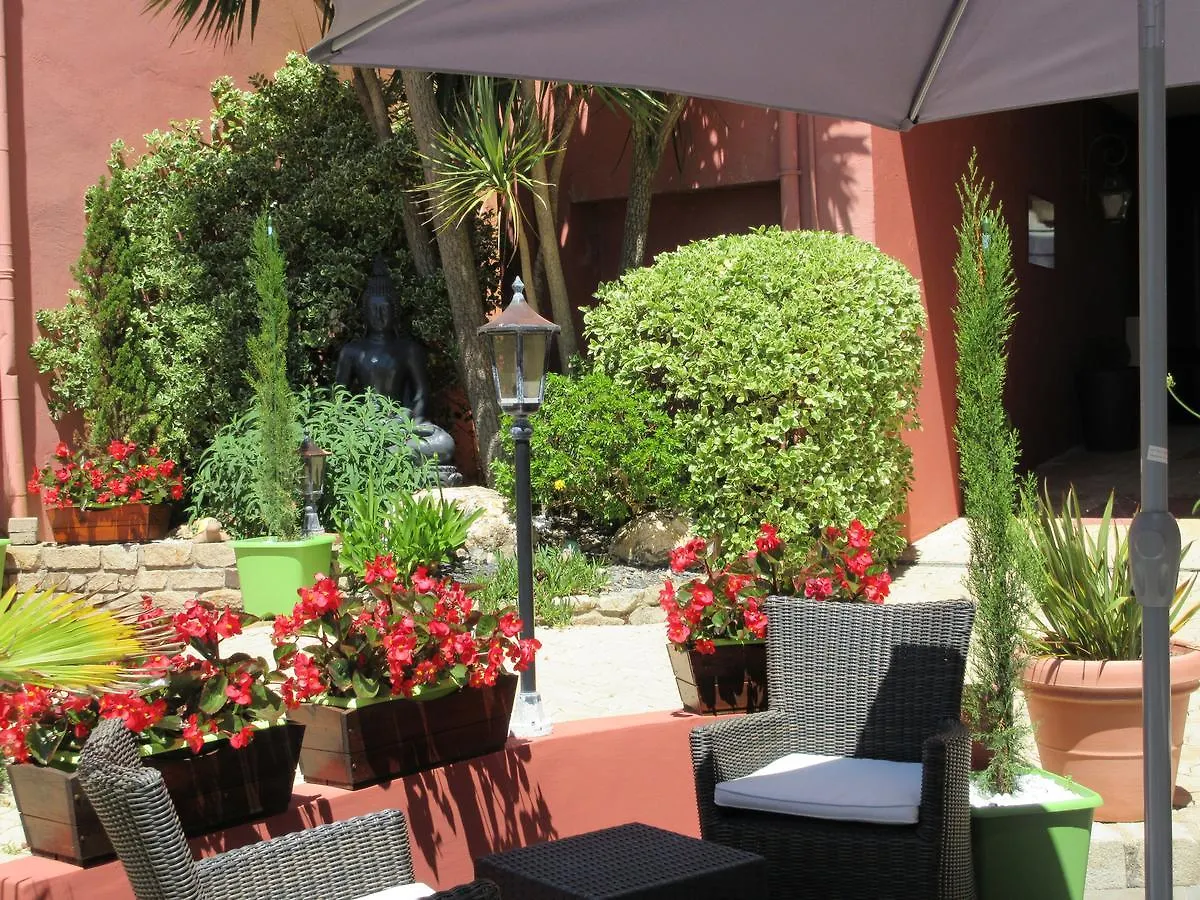 Hotel Le Trianon Étel 2*,  Frankreich